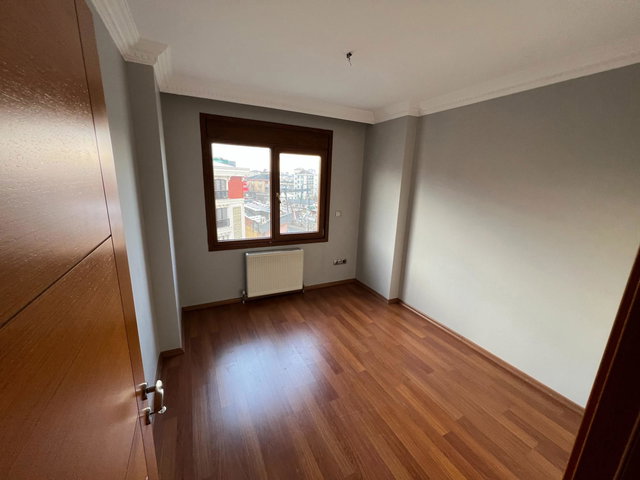 ÜMRANİYE KASRI LENA SİTESİNDE GENİŞ 3+1 BALKONLU KİRALIK DAİRE