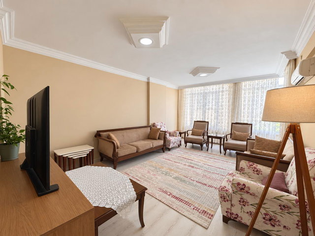 REMAX RİNA'DAN SAHİLE YÜRÜME MESAFESİNDE ASANSÖRLÜ 3+1