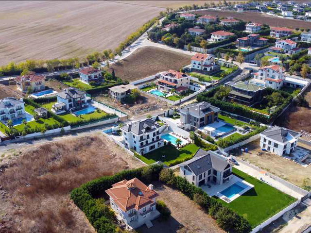 BÜYÜKÇEKMECE TEPEKENT DÖRT KATLI MÜSTAKIL HAVUZLU 1650 METRE² ARSA IÇERISINDE SATILIK 7 + 3 VILLA