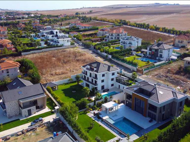 BÜYÜKÇEKMECE TEPEKENT DÖRT KATLI MÜSTAKIL HAVUZLU 1650 METRE² ARSA IÇERISINDE SATILIK 7 + 3 VILLA