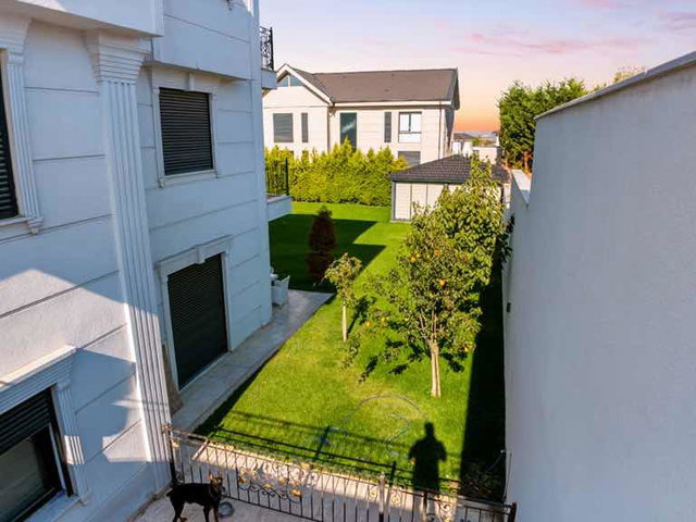 BÜYÜKÇEKMECE TEPEKENT DÖRT KATLI MÜSTAKIL HAVUZLU 1650 METRE² ARSA IÇERISINDE SATILIK 7 + 3 VILLA
