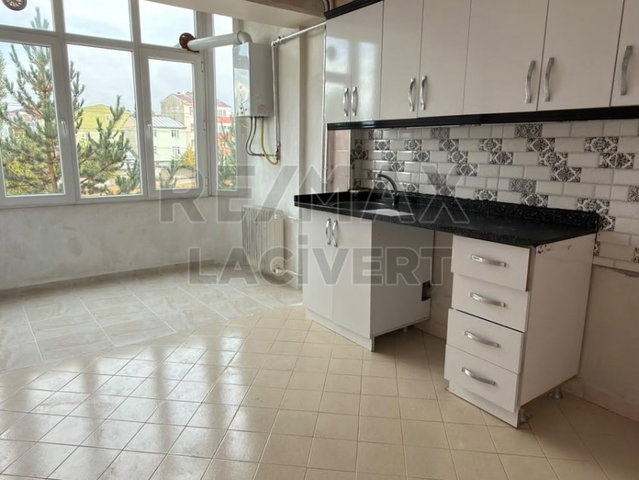 RE/MAX LACİVERT'TEN ABDURRAHMAN GAZİ'DE SATILIK 3+1 DAİRE