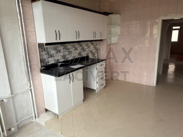 RE/MAX LACİVERT'TEN ABDURRAHMAN GAZİ'DE SATILIK 3+1 DAİRE