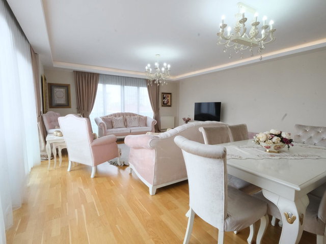 KADIKÖY ERENKÖY BÖLGESININ EN PRESTIJLI LOKASYONU 135 M2 NET 3+1 SATILIK DAIRE