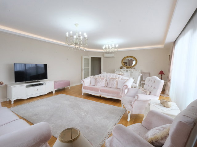KADIKÖY ERENKÖY BÖLGESININ EN PRESTIJLI LOKASYONU 135 M2 NET 3+1 SATILIK DAIRE