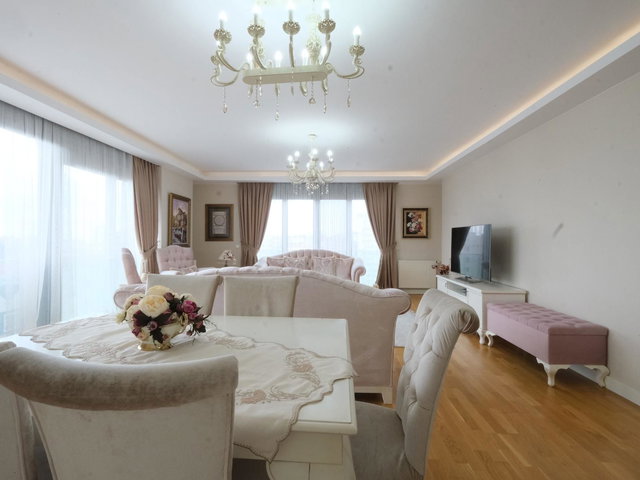 KADIKÖY ERENKÖY BÖLGESININ EN PRESTIJLI LOKASYONU 135 M2 NET 3+1 SATILIK DAIRE