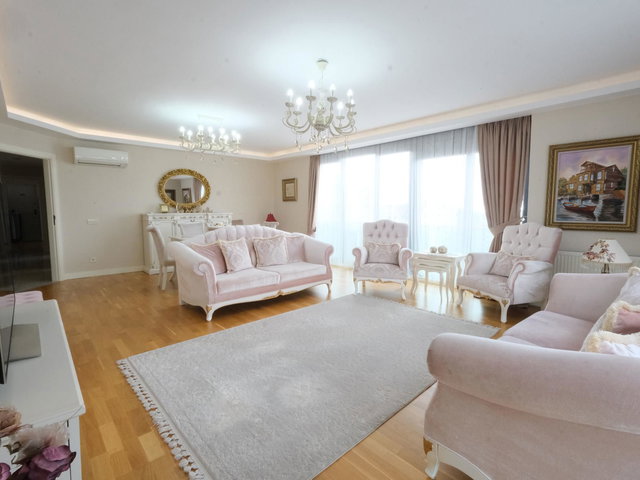KADIKÖY ERENKÖY BÖLGESININ EN PRESTIJLI LOKASYONU 135 M2 NET 3+1 SATILIK DAIRE