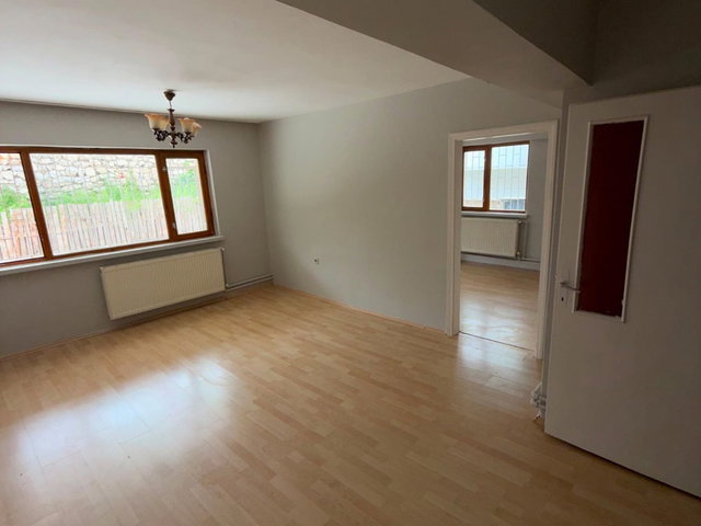 SOKULLU CADDESİ ŞEFTALİ SOKAK’TA KAPALI GARAJLI SATILIK 2+1 DAİRE