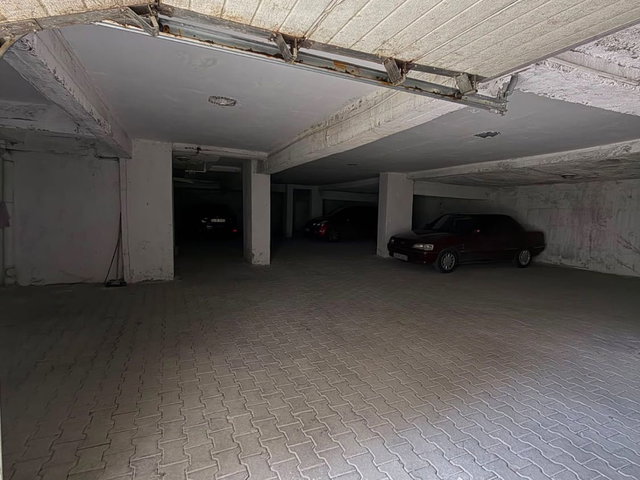 SOKULLU CADDESİ ŞEFTALİ SOKAK’TA KAPALI GARAJLI SATILIK 2+1 DAİRE