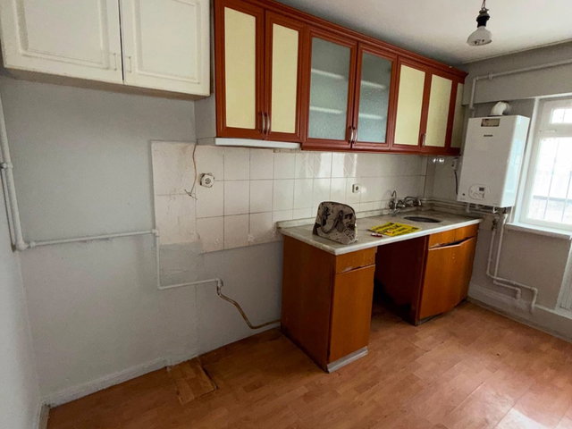 SOKULLU CADDESİ ŞEFTALİ SOKAK’TA KAPALI GARAJLI SATILIK 2+1 DAİRE