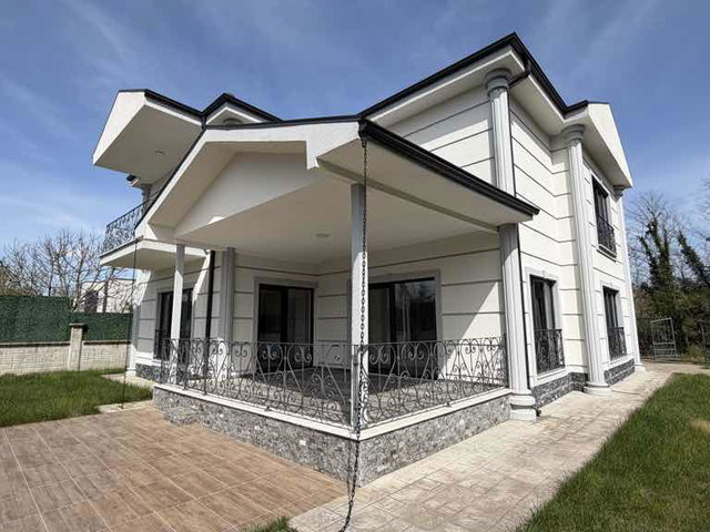 REMAXMAVİ FERYA KUTLUĞ SAPANCA YENİMAHALLEDE 4+1 HAVUZLU ORMAN MANZARALI VİLLA