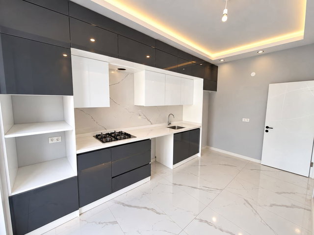 KARTEPE'DE SIFIR ÖZEL BAHÇELİ 3+1 SATILIK VİLLA