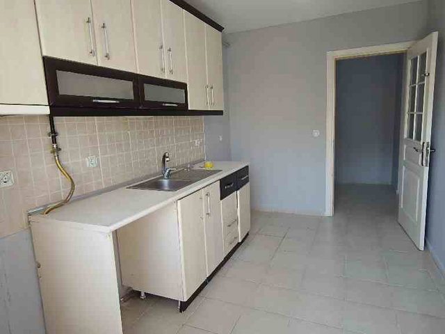 ADAPAZARI’NDA SİTE İÇİNDE 3+1 | 110 M² | ÇİFT WC | BALKON | BOŞ & EŞYASIZ