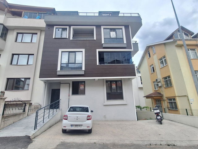 DERİNCE YAVUZ SULTAN MAHALLESİNDE KİRALIK 5,5+1 BAHÇE DUBLEKS