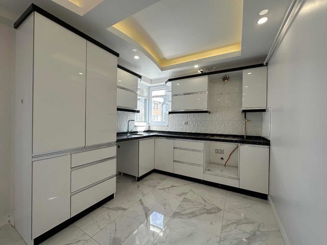 DEVASA GENİŞLİKTE KİRALIK 3+1 DAİRE