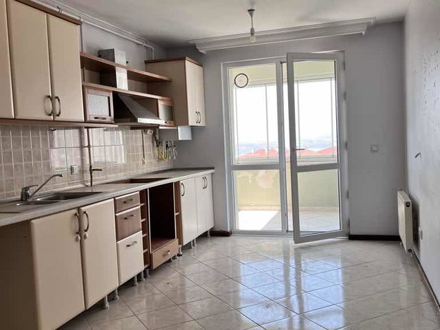 BEYLIKDÜZÜ PARLEMENTERLER SITESINDE DENIZ MANZARALI 3+1 DAIRE