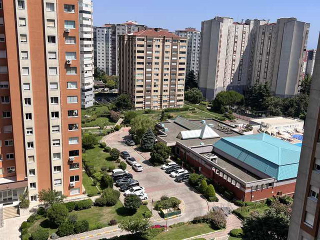 BEYLIKDÜZÜ PARLEMENTERLER SITESINDE DENIZ MANZARALI 3+1 DAIRE