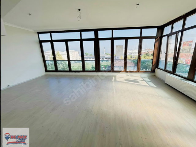RE/MAX ŞEHİR'DEN DENİZ MANZARALI KİRALIK DAİRE