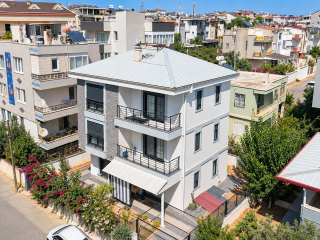 EFELER MAHALLESİNDE, 2 YAŞINDA KOMPLE SATILIK BİNA