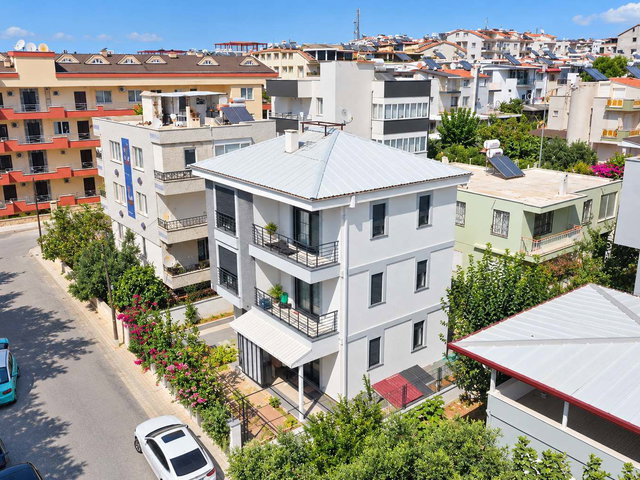 EFELER MAHALLESİNDE, 2 YAŞINDA KOMPLE SATILIK BİNA