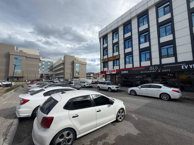 REMAX DEM'DEN ŞEHİR HASTANESİ YANINDA EŞYALI 1+1 KİRALIK DAİRELER