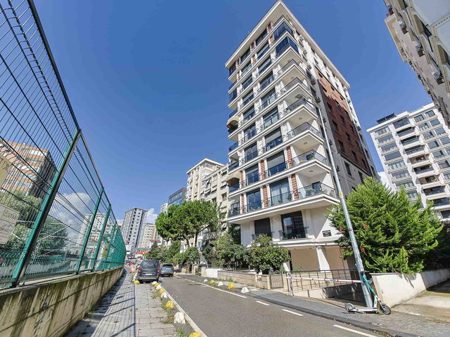 KADIKÖY GÖZTEPE MARMARAY İSTASYONUNA YAKIN  TERTEMİZ  3+1 KİRALIK DAİRE