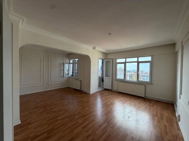 ATAŞEHİR İÇERENKÖY GENİŞ 2+1 FULL YAPILI SİTE İÇİ SATILIK DAİRE