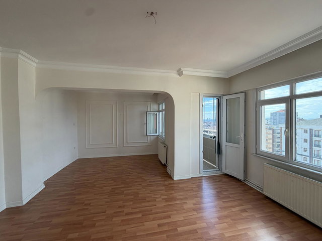 ATAŞEHİR İÇERENKÖY GENİŞ 2+1 FULL YAPILI SİTE İÇİ SATILIK DAİRE