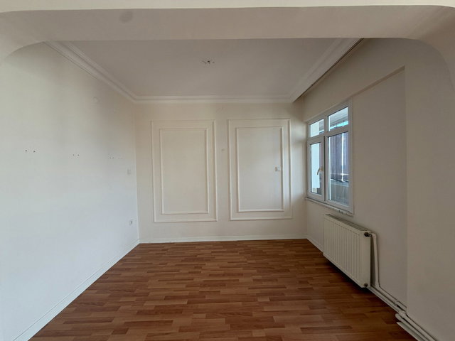 ATAŞEHİR İÇERENKÖY GENİŞ 2+1 FULL YAPILI SİTE İÇİ SATILIK DAİRE