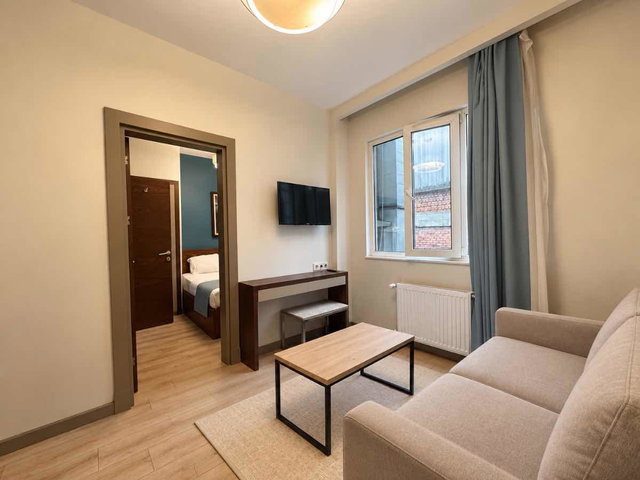BEYOĞLU İSTİKLAL YANI TEMİZ BİNADA KİRALIK EŞYALI 1+1 DAİRE