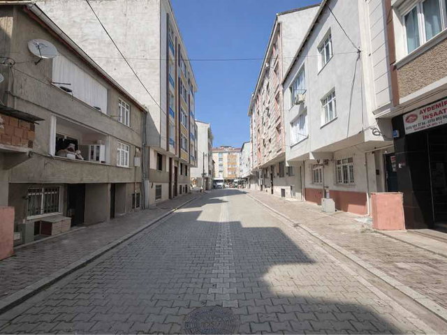 RE/MAX GELİŞİM 2’DEN PINAR MAHALLESİ CADDEYE YAKIN 2+1 KÖŞE DAİRE