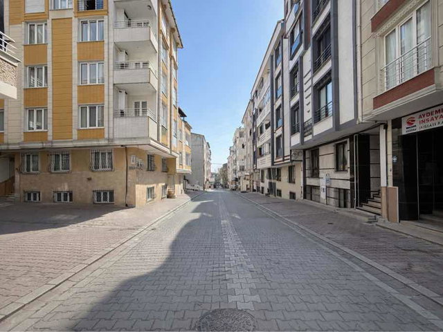 RE/MAX GELİŞİM 2’DEN PINAR MAHALLESİ CADDEYE YAKIN 2+1 KÖŞE DAİRE