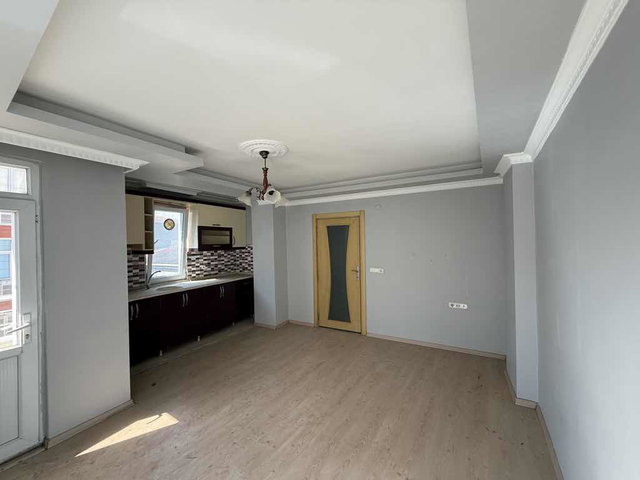 RE/MAX GELİŞİM 2’DEN PINAR MAHALLESİ CADDEYE YAKIN 2+1 KÖŞE DAİRE