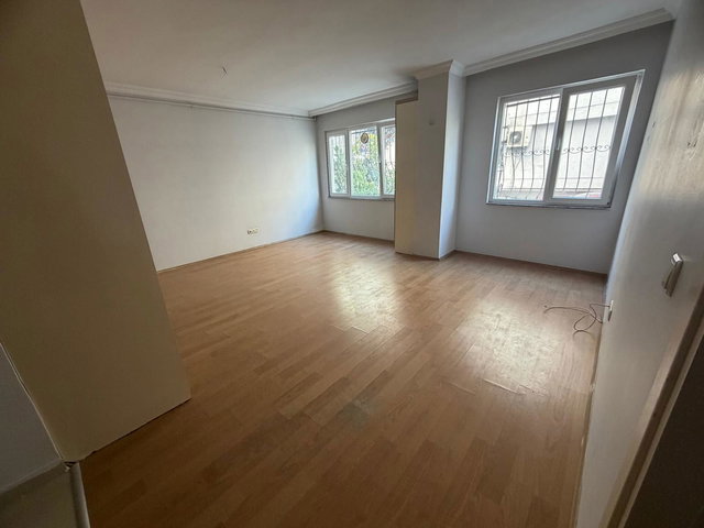 BEYOĞLU SÜTLÜCE'DE MERKEZI KONUMDA  SATILIK 2+1 DAIRE
