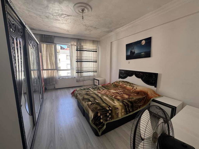 İLKADIMDA ÖĞRETMENEVİ KARŞISINDA SATILIK 3+1 DAİRE