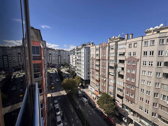 İLKADIMDA ÖĞRETMENEVİ KARŞISINDA SATILIK 3+1 DAİRE