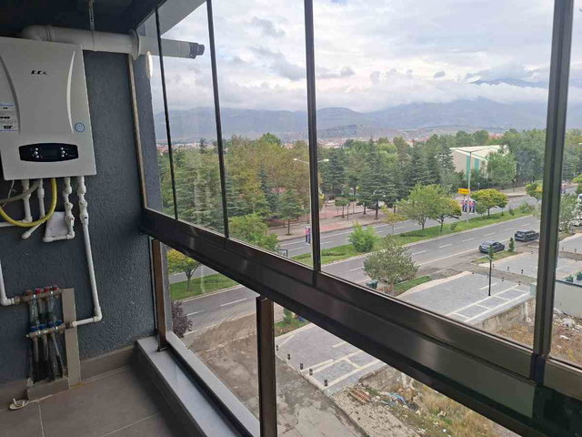 REMAX DEM'DEN BELEDİYE KARŞISI CADDEÜSTÜ EŞYALI 1+1 DAİRE