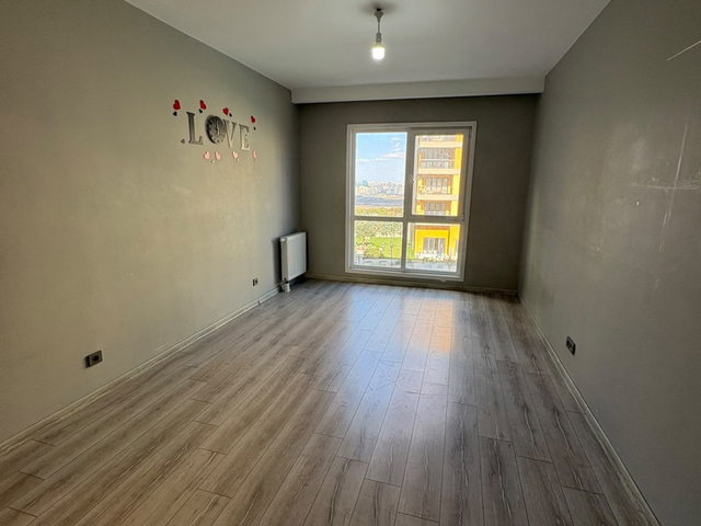 ESENYURT MEYDAN ARDIÇLI SİTESİNDE KİRALIK