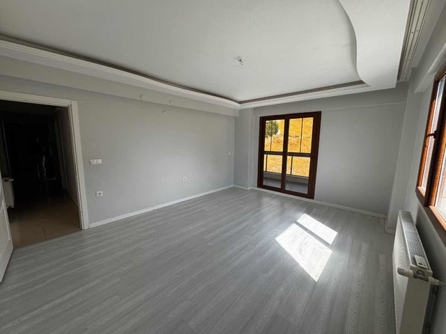 ÇİĞLİ ESENTEPE’DE 120M2 3+1 EBEVEYN BANYOLU  DOĞALGAZLI  CAM BALKONLU KİRALIK DAİRE