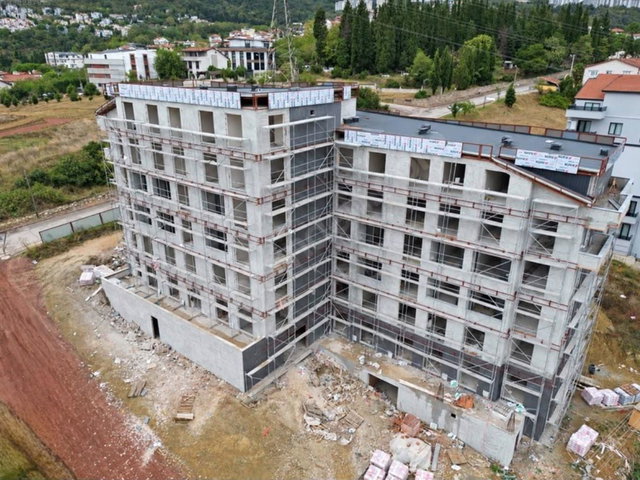 İZMİT GÜNDOĞDU MH. ŞEHİRHASTANESİ KARŞISINDA MANZARALI 1+1 SATILIK