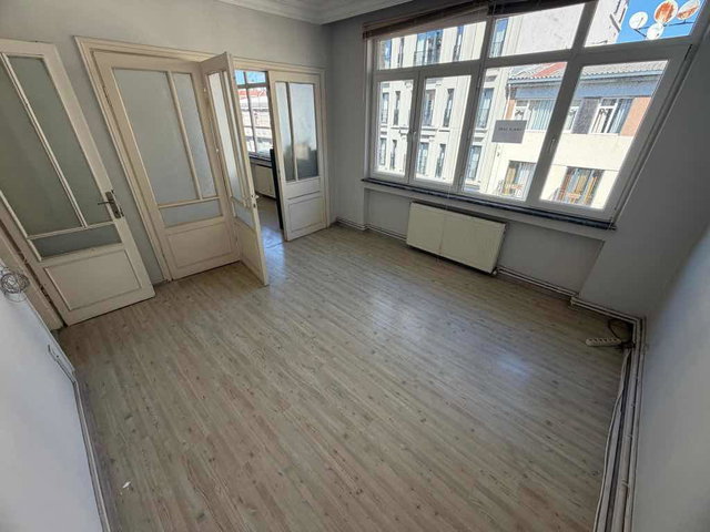 FATİH KEMALPAŞA OTELLER BÖLGESİNDE GENİŞ 2+1 KİRALIK DAİRE