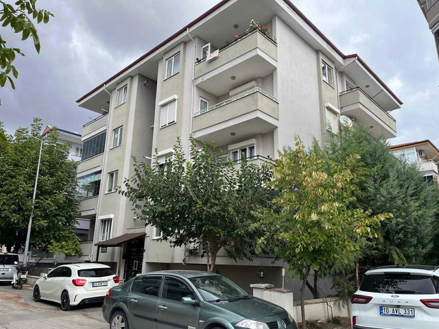 BAHÇELİEVLER’DE GÜNEY-BATI CEPHELİ 3+1 | 127 M² | MERKEZİ ISITMALI | BALKONLU