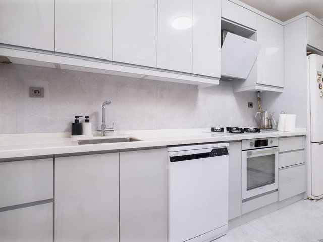 REMAX AREA DAN BALAT TA SATILIK ARAKAT 3+1 İÇI YAPILI KÖŞE DAIRE