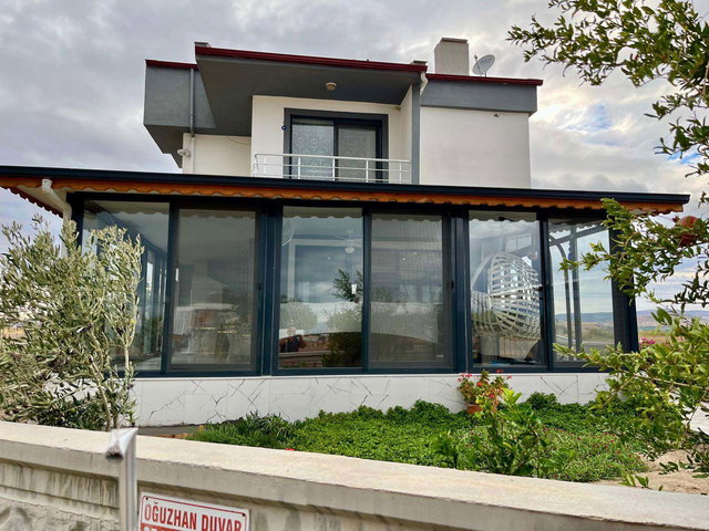 44 ÇANDARLI’DA DENIZE YAKLAŞIK 600 M 5+2 160 M² 305 M² BAHÇELI MÜSTAKIL VILLA