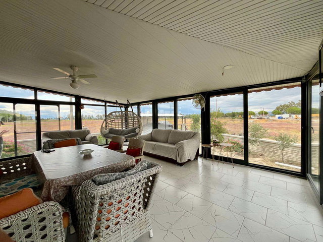 44 ÇANDARLI’DA DENIZE YAKLAŞIK 600 M 5+2 160 M² 305 M² BAHÇELI MÜSTAKIL VILLA