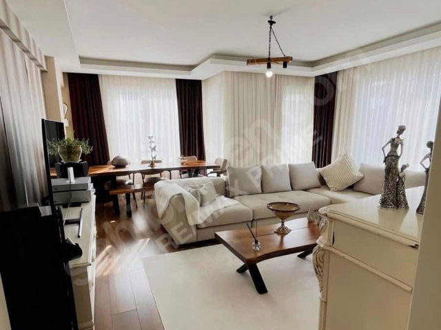 KOZYATAĞI KOCAYOL CADDESİNDE SATILIK 3+1 DAİRE