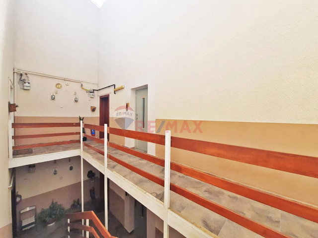 FARABİ GALİP DEDE SOKAKTA TEMİZ BAKIMLI 3+1 DAİRE