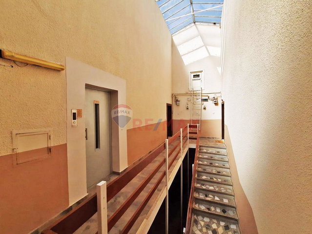 FARABİ GALİP DEDE SOKAKTA TEMİZ BAKIMLI 3+1 DAİRE