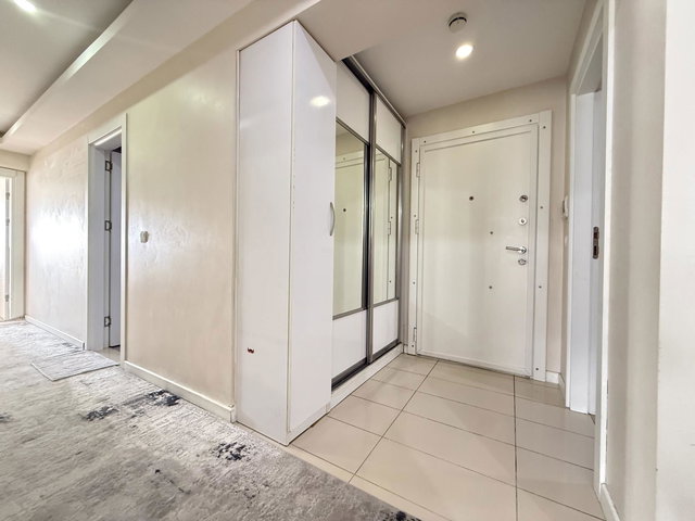 ANFA LİFE SİTESİNDE CADDEYE CEPHE METROBÜSE YAKIN SATILIK 2+1 DAİRE