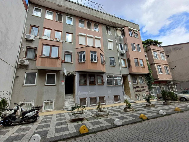 ACIBADEM CADDESİNDE KİRALIK CUMBALI 1,5 + 1 DAİRE
